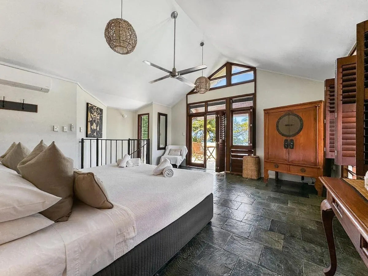 Wongalinga Beachfront Apt 2 Mission Beach Apartment