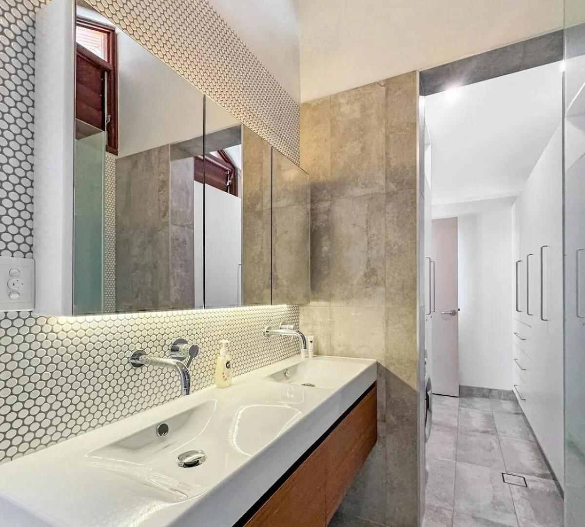 Wongalinga Beachfront Apt 2 Mission Beach Apartment