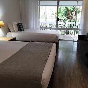 Hotel Rainforest Castaways And, Mission Beach